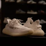 Men’s Sports Shoe Adidas Yeezy Boost 350 V2 OEM Grade at Best Price