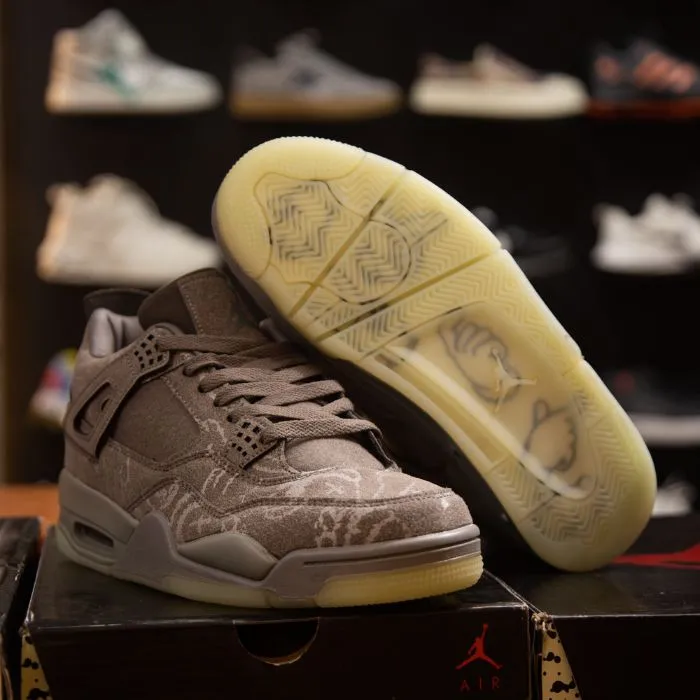 Men’s Air Jordan Retro 4 Kaws 1:1 Grade – Premium Sneaker for Style & Comfort - Image 2
